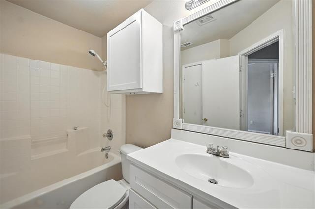 Building Photo - 1317 Village Garden Dr