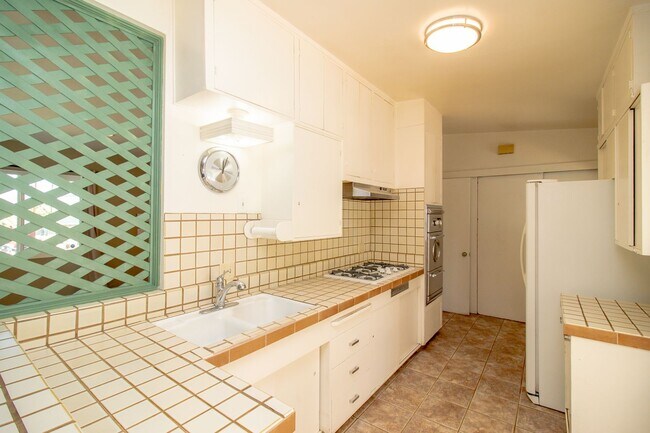 Building Photo - Spacious 2-Bedroom Home with Private Pool & Office In the Cove!