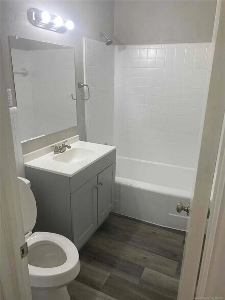 Building Photo - 1047 N Louisville Ave