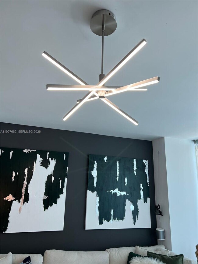 Building Photo - 350 S Miami Ave