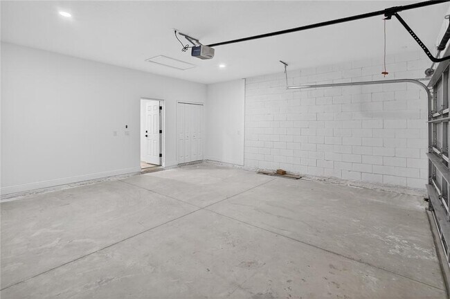 Building Photo - 15028 SW 25th Cir