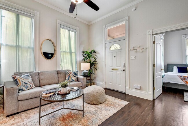 Building Photo - 319 E Courtland Pl