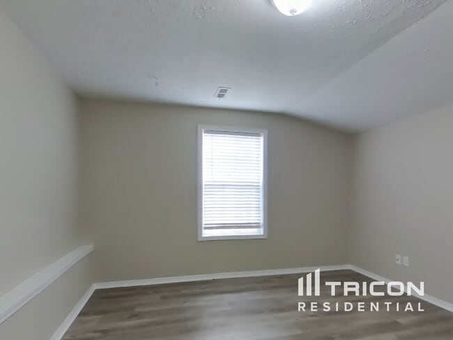 Building Photo - 581 Meadow Spring Dr