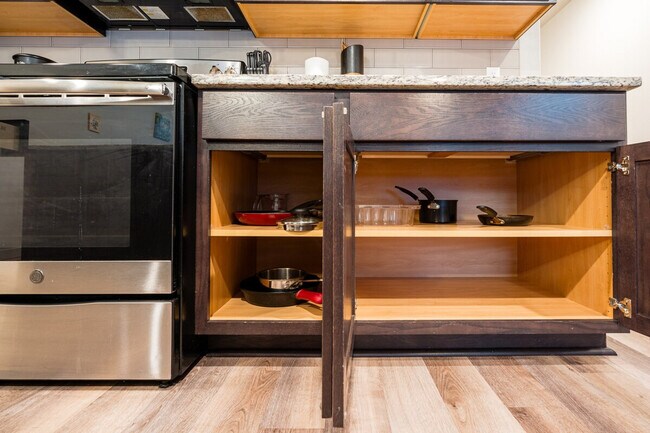 Building Photo - 5 S Kellogg St