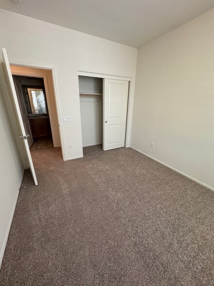 Building Photo - 523 Pioneer St