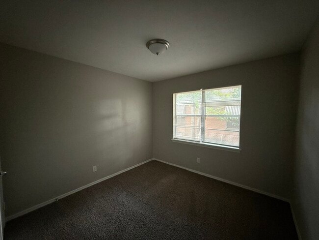 Building Photo - 9560 Crestshire Dr