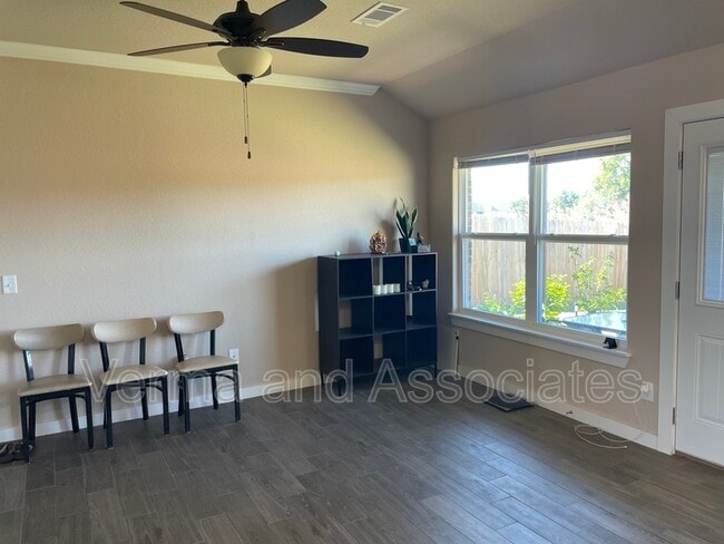 Building Photo - 463 Barbet Dr