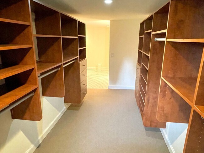 Building Photo - Classic 1922 Alameda Home with Beautiful A...