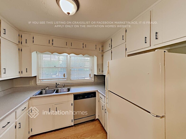 Building Photo - 3158 Larkspur Cir SW