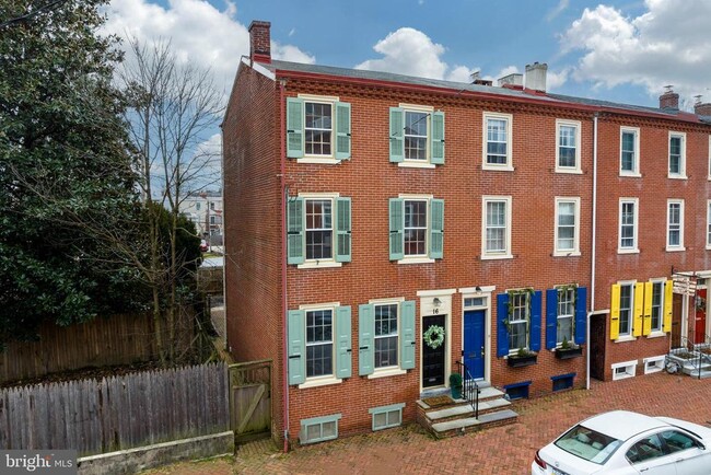 Building Photo - 16 W Miner St