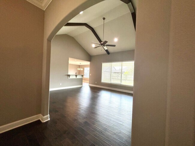 Building Photo - Gorgeous Home with Vaulted Ceilings and La...