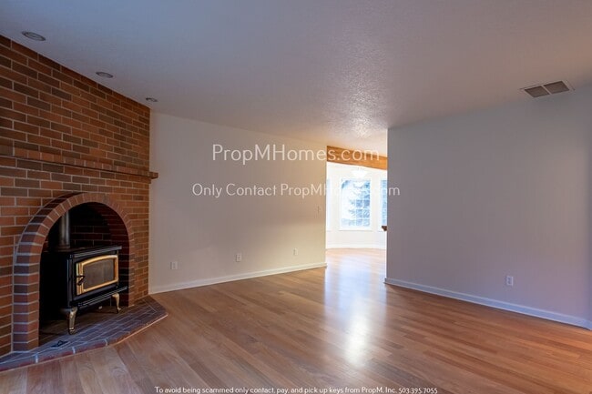 Building Photo - Three Bedroom Plus Bonus In West Linn - Sunset!