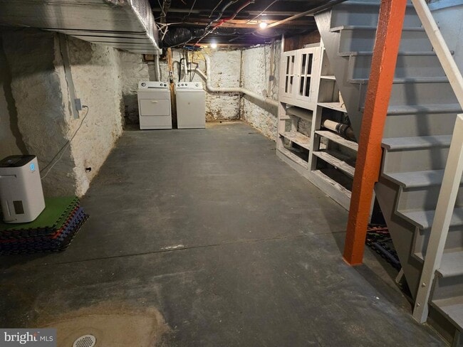 Building Photo - 9 E Simpson St