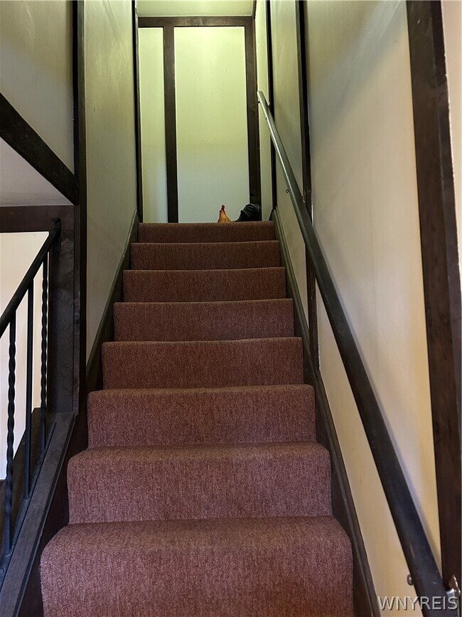 Building Photo - 307 Cayuga Rd