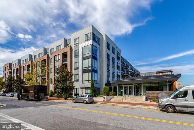 Building Photo - 145 Riverhaven Dr