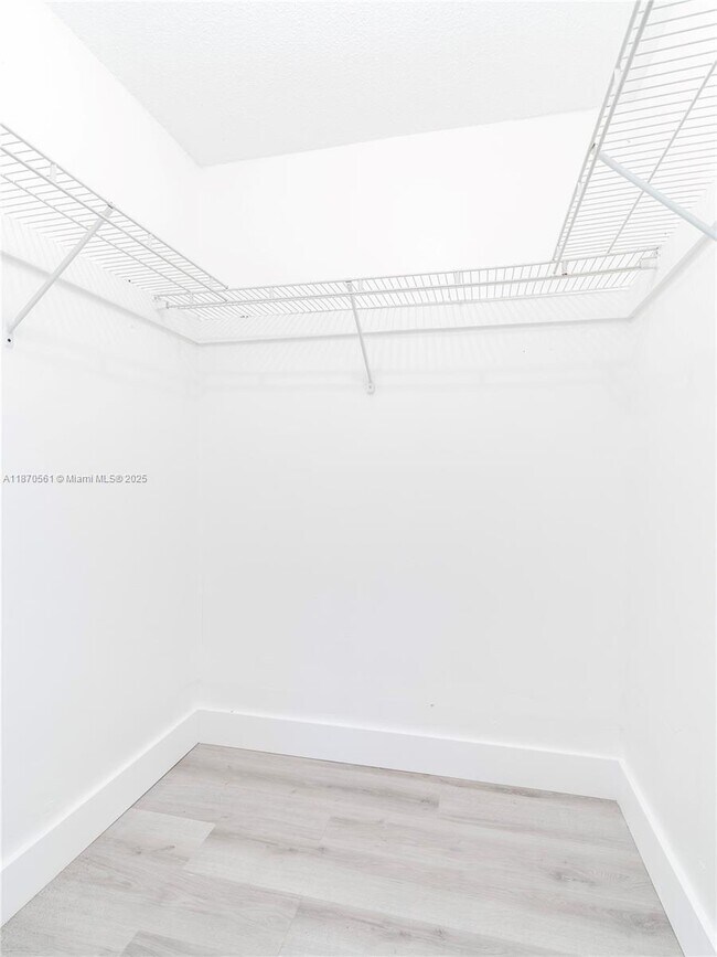 Building Photo - 2020 Miami Rd