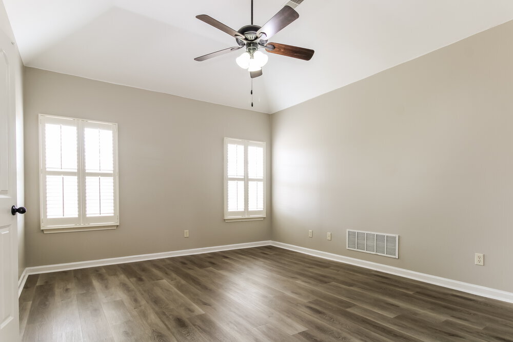 Building Photo - 3080 Greenhouse Dr