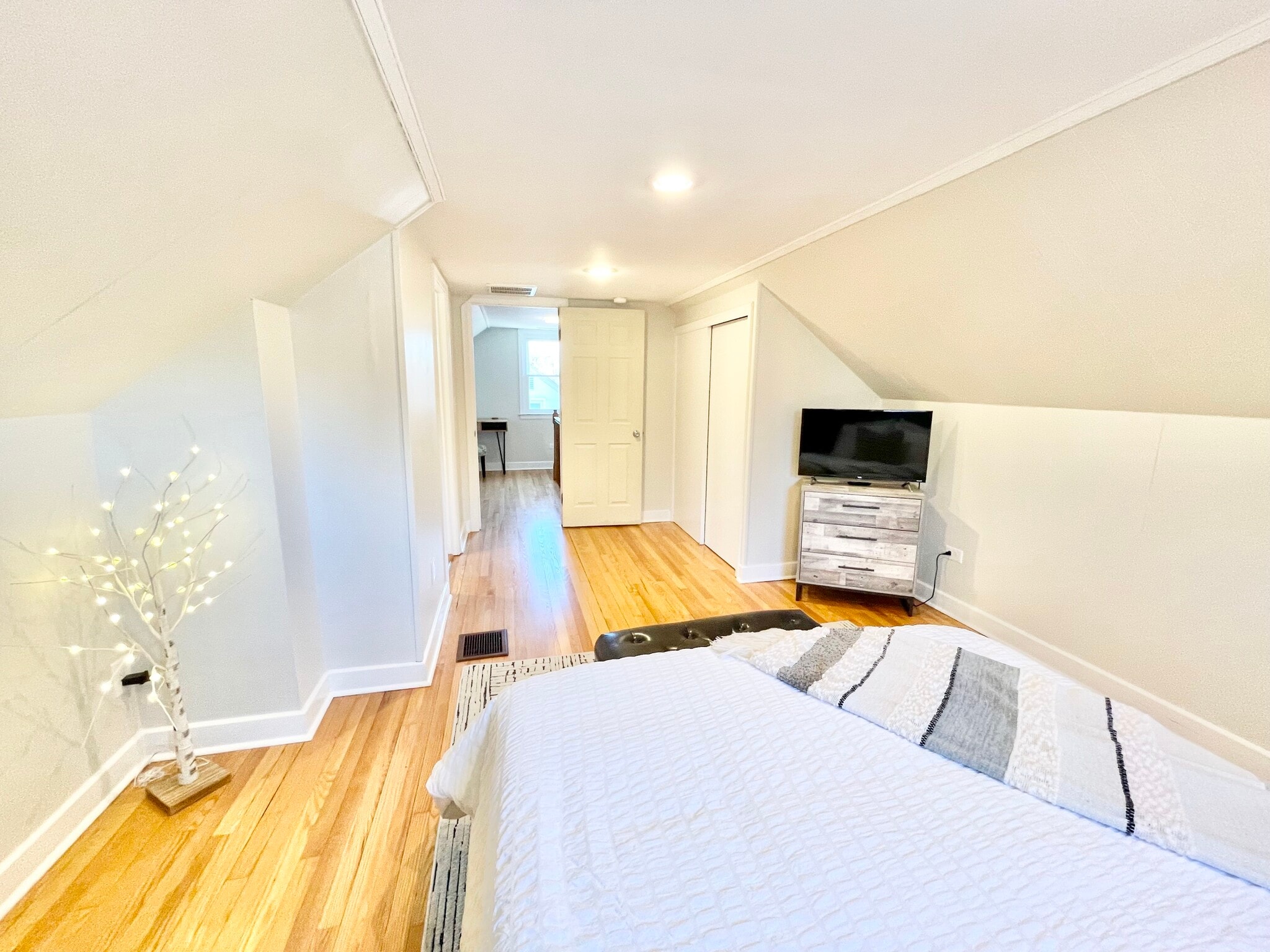 Building Photo - 1325 Willow Dr