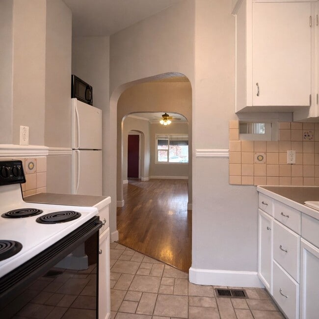 Building Photo - 309 W McLoughlin Blvd