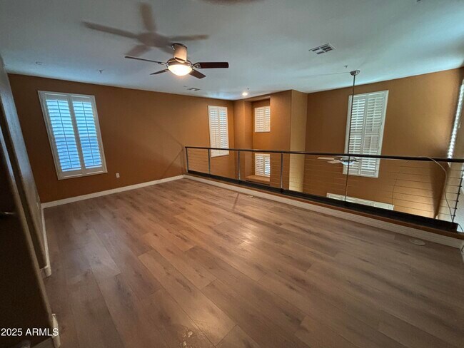 Building Photo - 615 E Portland St