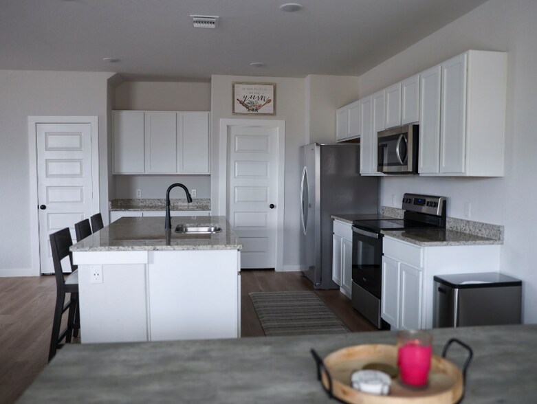 Building Photo - 3523 Rancho Grande