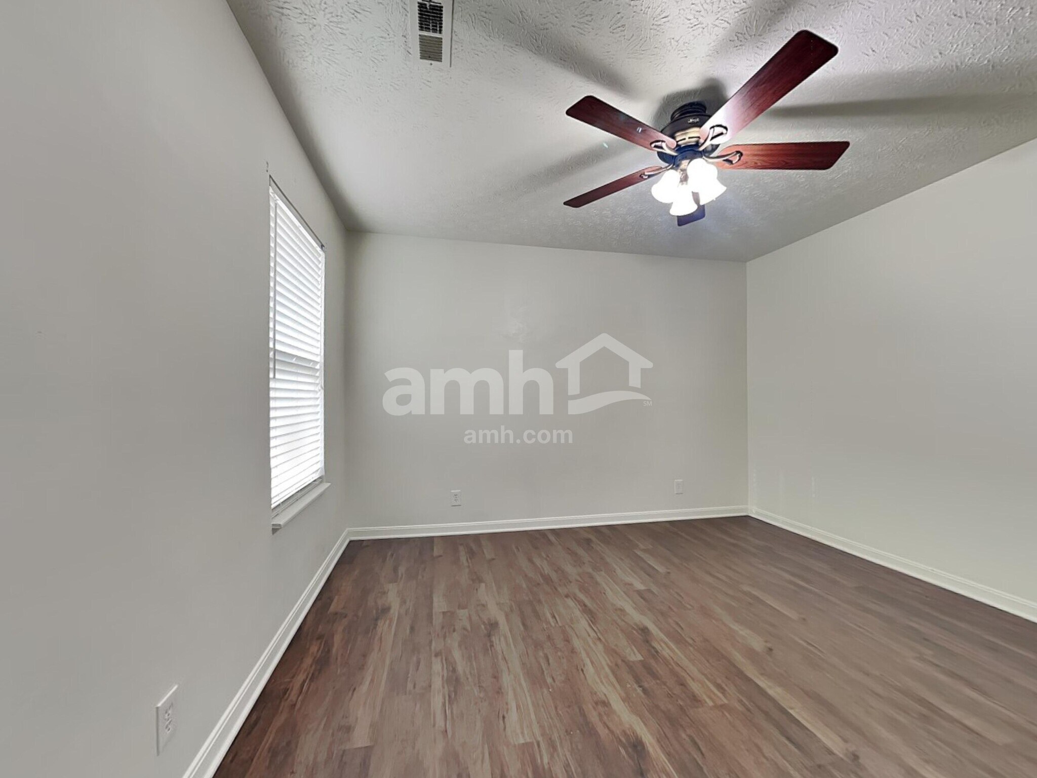 Building Photo - 743 Elm Tree Dr