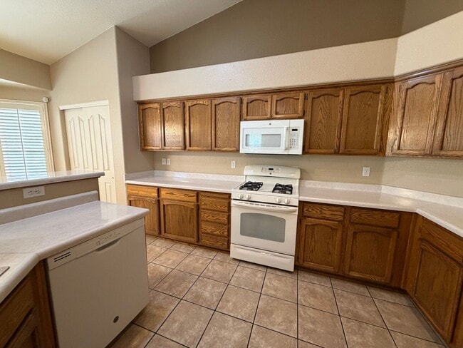 Building Photo - 3 BEDROOM HOME IN FALLS RANCH!