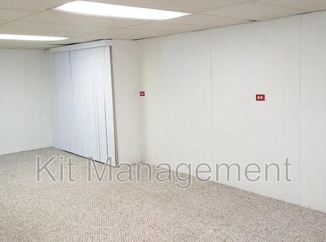 Building Photo - 34 W Poinsetta Ave