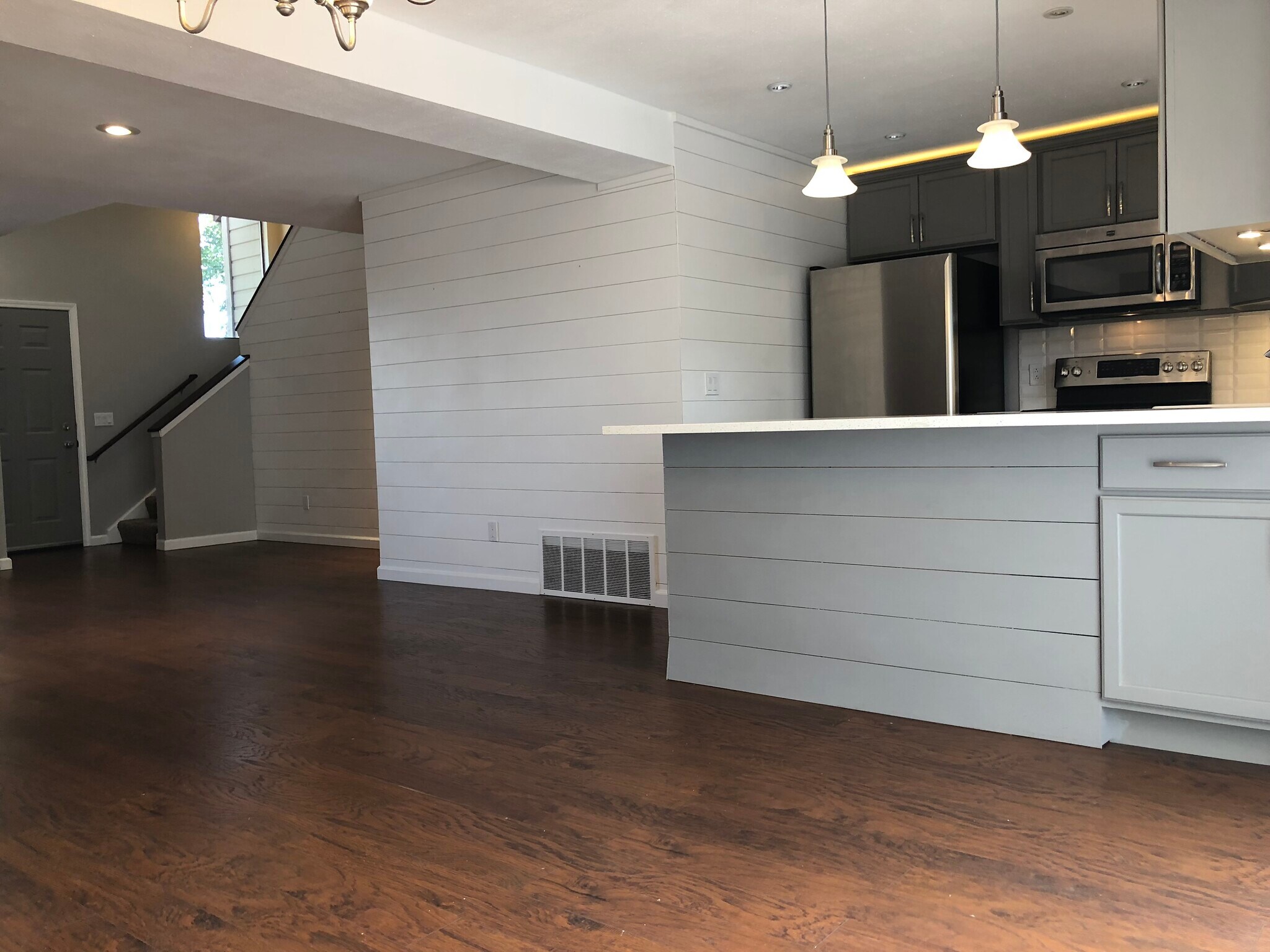 Side view of dining/living - 422 Wright St