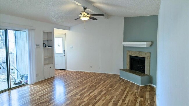 Building Photo - 6916 Scenic Brook Dr