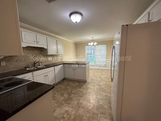 Building Photo - 2136 Sylvan Lake Dr