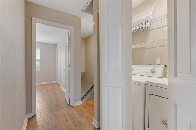 Building Photo - 1573 Jacks Dr