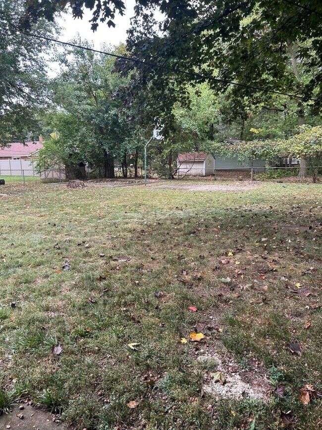 Building Photo - 3 Bedroom, 2 bath in the quiet Woodcliff Acres community