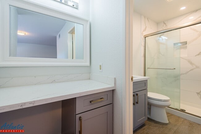 Building Photo - Beautiful Townhouse | Remodeled | Private ...