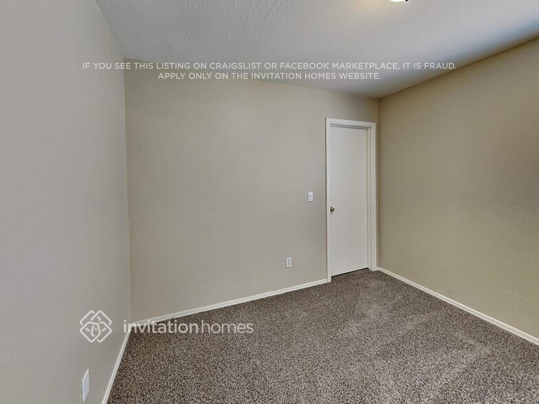 Building Photo - 11821 W Laurel Ln