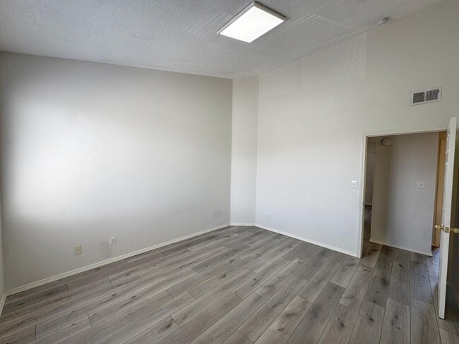 Building Photo - 1105 Meadowlark Way SE