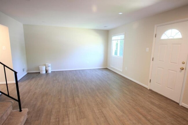 Building Photo - 118 N Cottage Rd