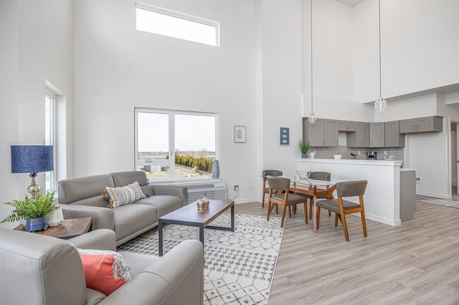 Interior Photo - Vertisee Heights