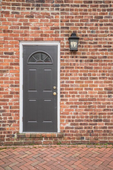 Building Photo - 324 N 27th St