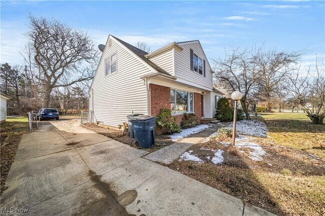 Building Photo - 21516 Halworth Rd