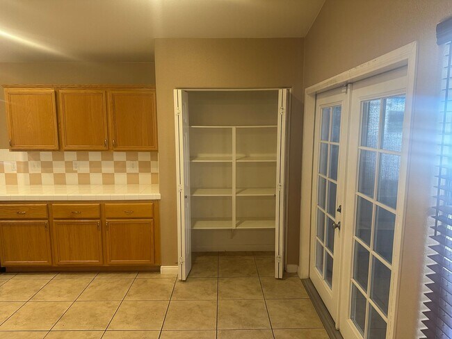 Building Photo - NW!! Single Story Home!! No Carpet!! Pot S...