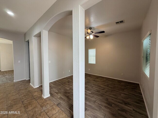 Building Photo - 4661 E Laurel Ave