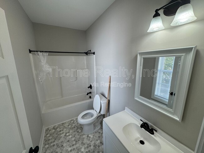 Building Photo - 821 Belleview Ave