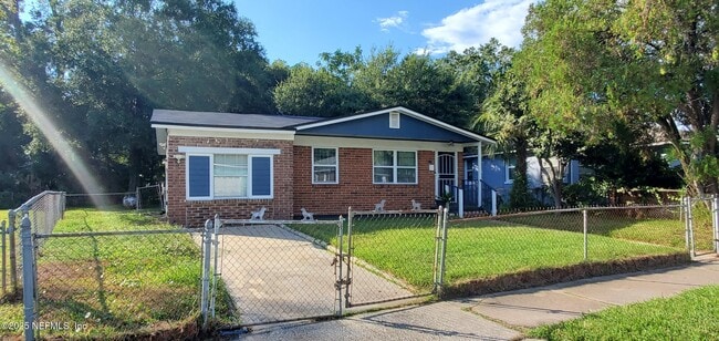 Building Photo - 1718 Seminary St