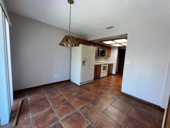 Building Photo - 320 Columbus Cir