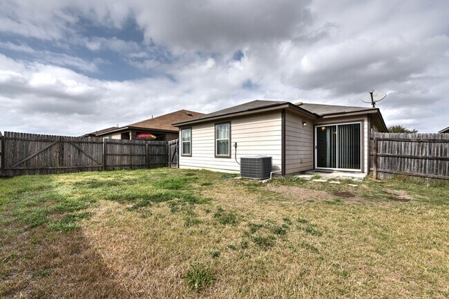 Building Photo - BEAUTIFUL SINGLE STORY HOME  |  CLOSE TO HWY 90 & 1604 | SHOPPING & RESTAURANTS