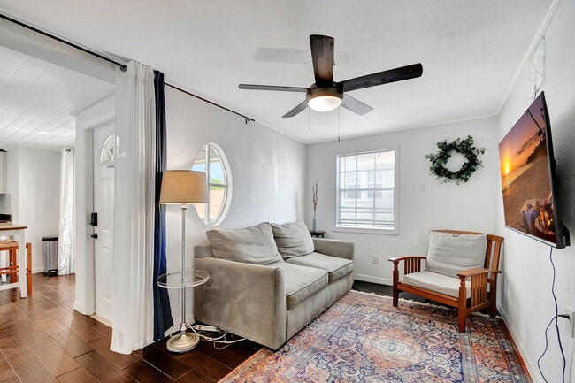 Building Photo - 412 El Prado