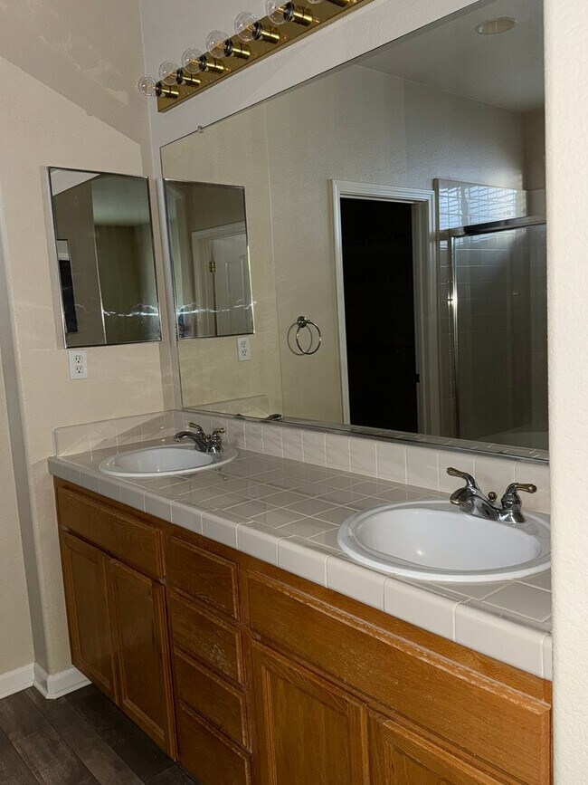 Building Photo - Ready To Move?