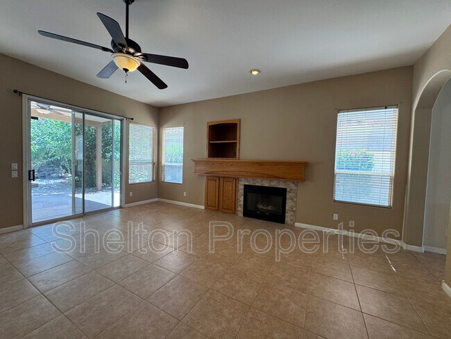 Building Photo - 1313 W Straford Ave