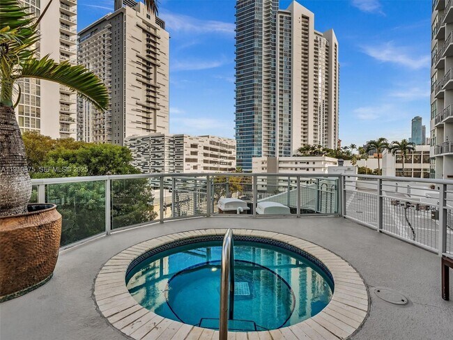 Building Photo - 2200 NE 4th Ave